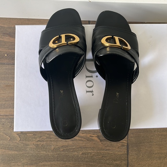 Dior 30 Montaigne Sandals in Black Leather - Picture 3 of 5
